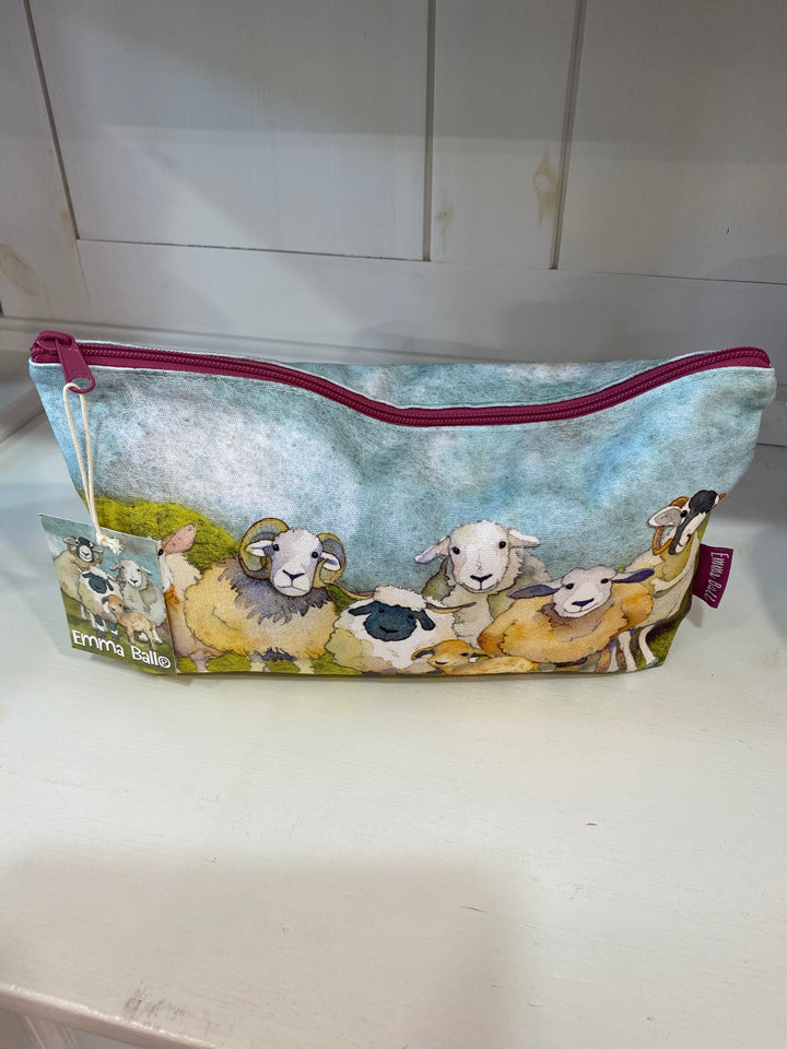 Große Tasche mit Reißverschluss  von Emma Ball® Schafe in Pullovern - 100Farbspiele