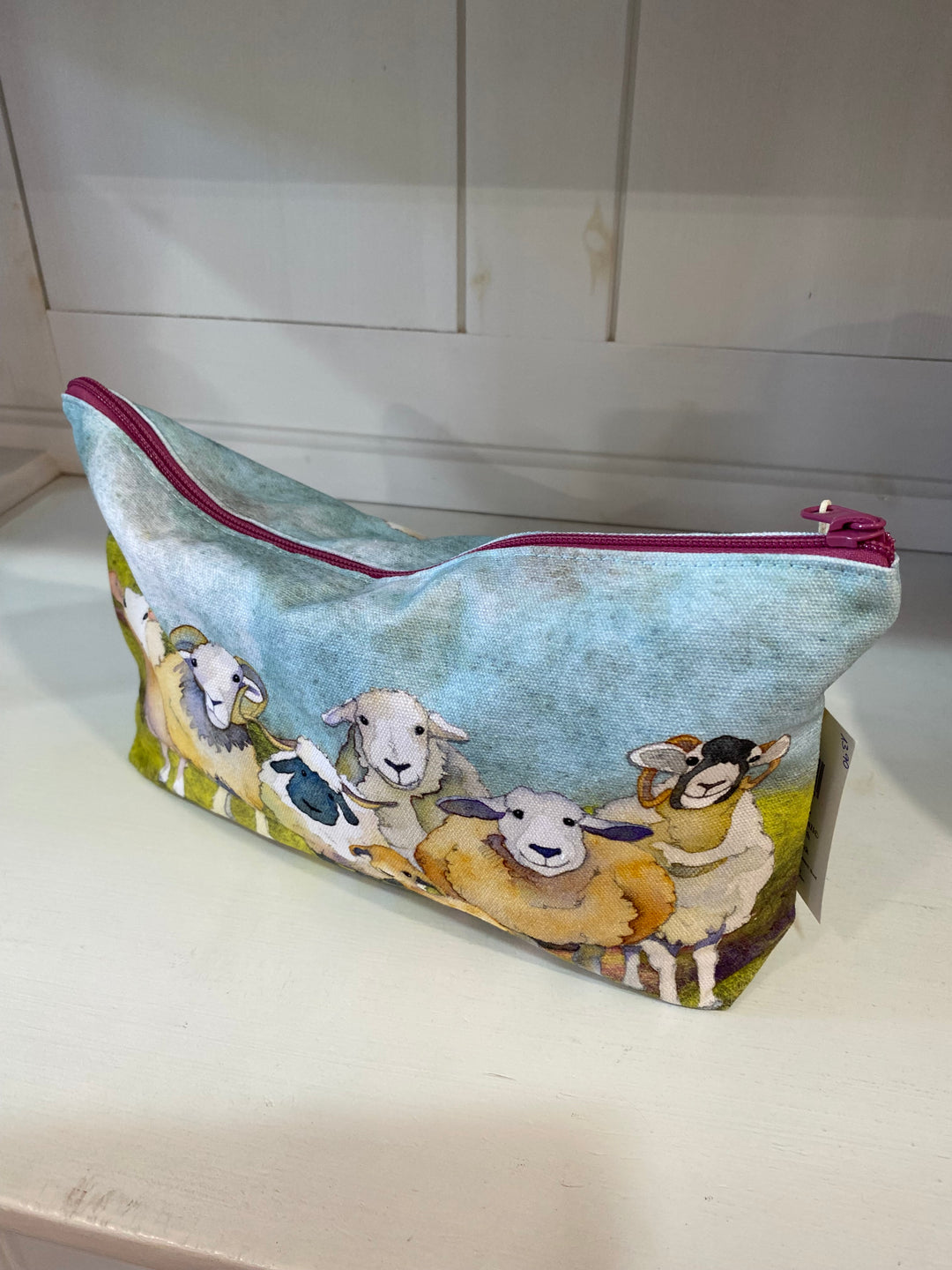 Große Tasche mit Reißverschluss  von Emma Ball® Schafe in Pullovern