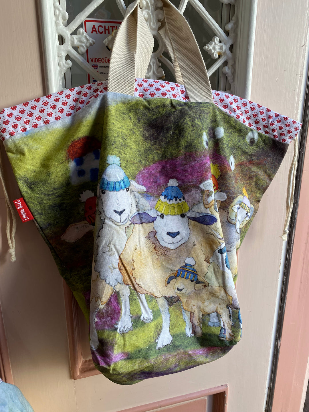 Große Beuteltasche von Emma Ball® Schafe in Pullovern