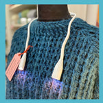 Lade das Bild in den Galerie-Viewer, Handarbeitslampe / Stricklampe zum Umhängen
